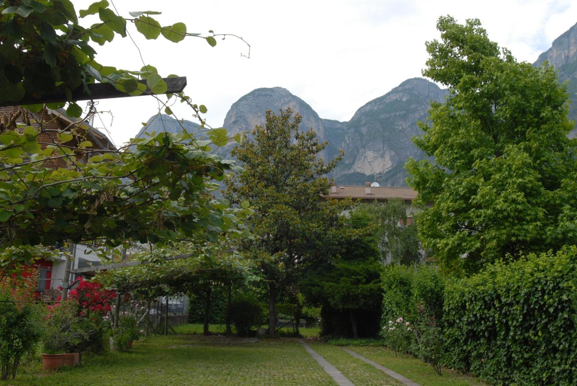 Albergo Al Sole Mezzolombardo Bagian luar foto