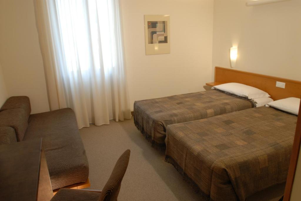 Albergo Al Sole Mezzolombardo Ruang foto