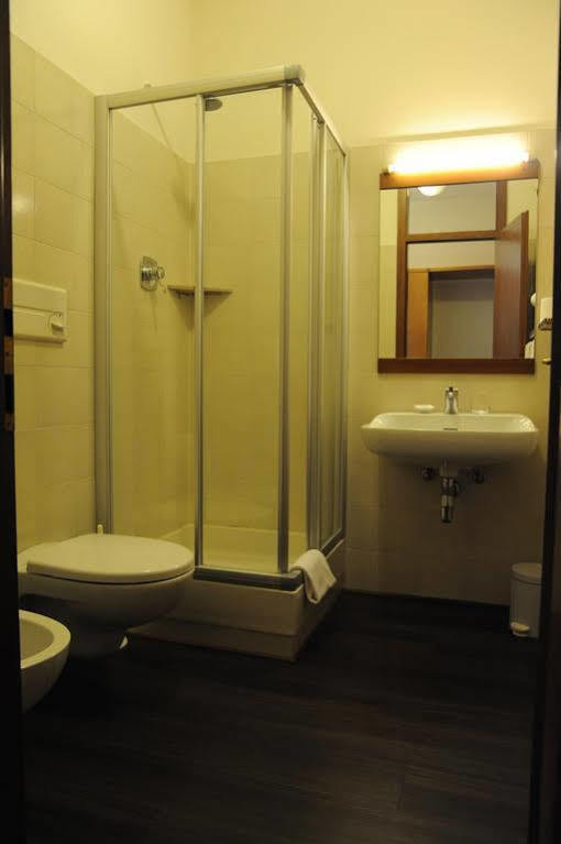 Albergo Al Sole Mezzolombardo Bagian luar foto